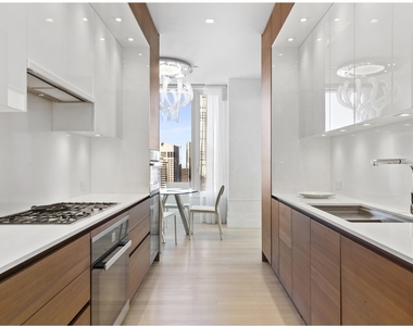 252 E 57th St - Photo Thumbnail 3