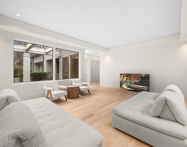 121 Piping Rock Road - Photo Thumbnail 5
