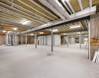 121 Piping Rock Road - Photo Thumbnail 11