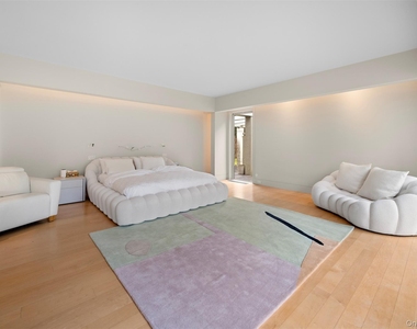 121 Piping Rock Road - Photo Thumbnail 8