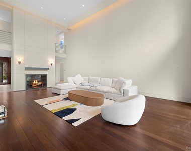 121 Piping Rock Road - Photo Thumbnail 4