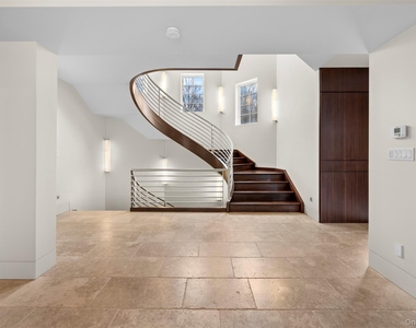 121 Piping Rock Road - Photo Thumbnail 3