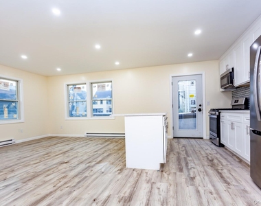 300 Highland Avenue - Photo Thumbnail 14
