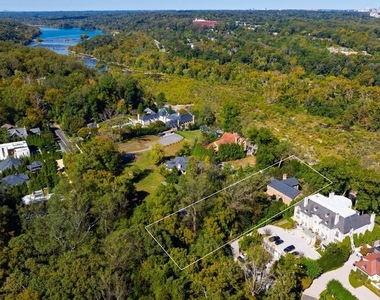 221 Chain Bridge Road - Photo Thumbnail 16