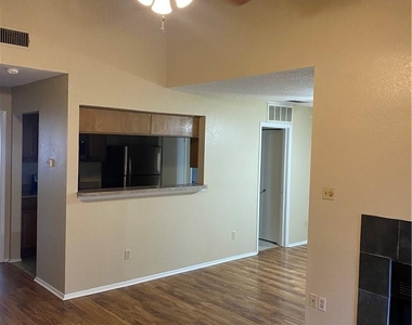 806 W 24th St - Photo Thumbnail 2