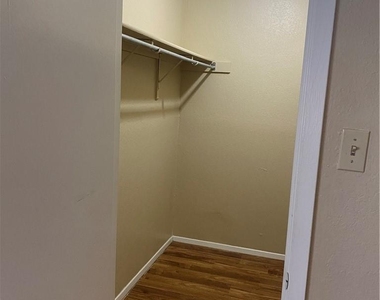 806 W 24th St - Photo Thumbnail 21