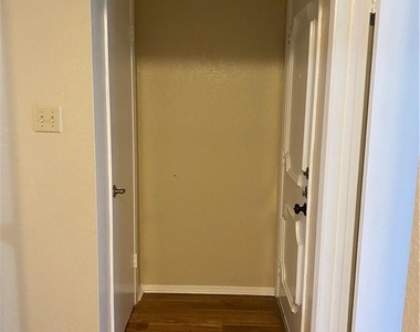 806 W 24th St - Photo Thumbnail 1