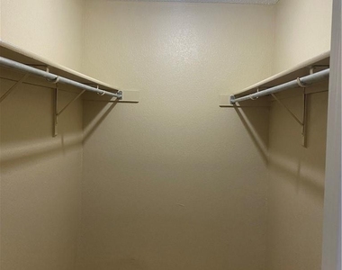 806 W 24th St - Photo Thumbnail 17