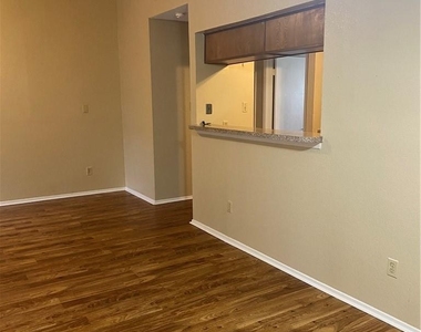 806 W 24th St - Photo Thumbnail 19