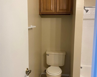 806 W 24th St - Photo Thumbnail 11