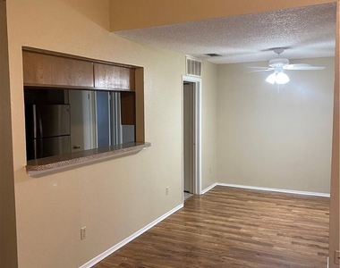 806 W 24th St - Photo Thumbnail 4