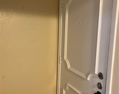 806 W 24th St - Photo Thumbnail 10