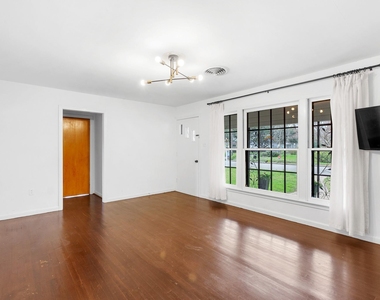 803 Peach St - Photo Thumbnail 5