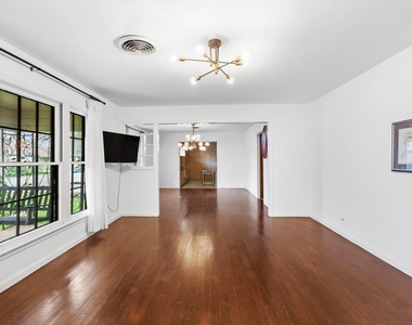 803 Peach St - Photo Thumbnail 3