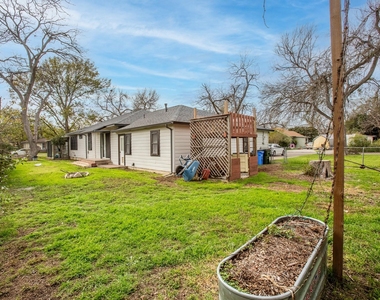 803 Peach St - Photo Thumbnail 32