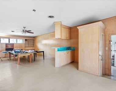 803 Peach St - Photo Thumbnail 9