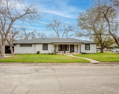 803 Peach St - Photo Thumbnail 1