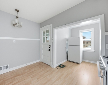 5301 W Winona Street - Photo Thumbnail 3