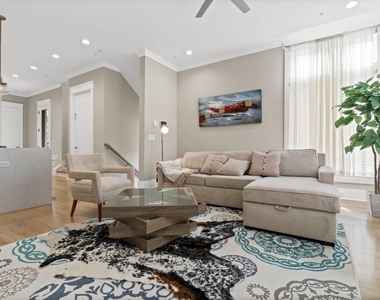 971 Laurel Court Ne - Photo Thumbnail 1