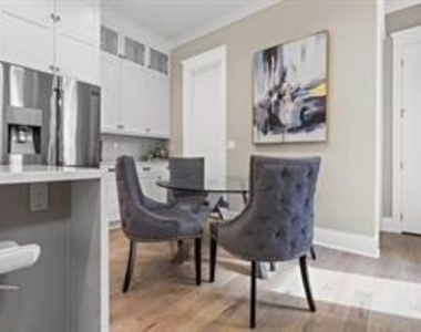 971 Laurel Court Ne - Photo Thumbnail 3
