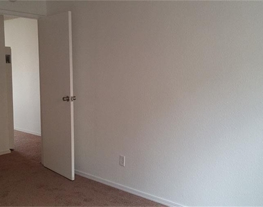 815 East Russell Avenue - Photo Thumbnail 5