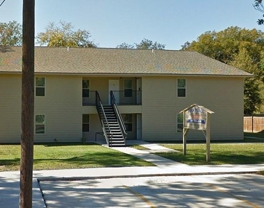 815 East Russell Avenue - Photo Thumbnail 3
