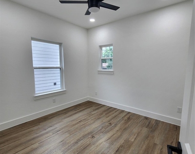 650 Everett St Unit B - Photo Thumbnail 15