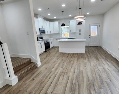 650 Everett St Unit B - Photo Thumbnail 5