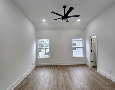 650 Everett St Unit B - Photo Thumbnail 14