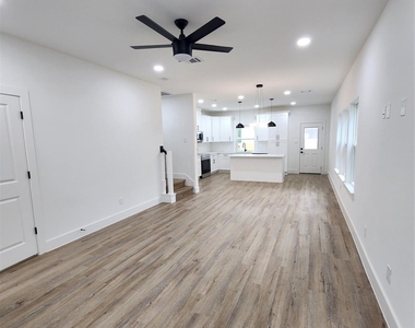 650 Everett St Unit B - Photo Thumbnail 2