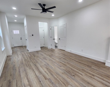 650 Everett St Unit B - Photo Thumbnail 7