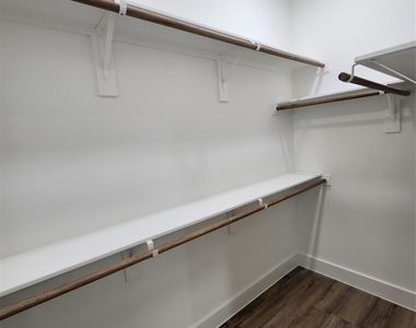650 Everett St Unit B - Photo Thumbnail 9