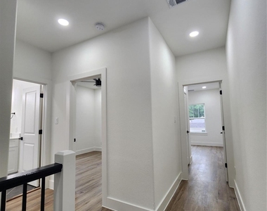 650 Everett St Unit B - Photo Thumbnail 6