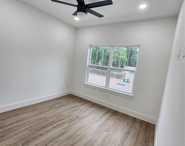 650 Everett St Unit B - Photo Thumbnail 12