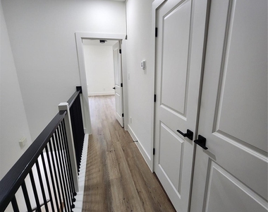 650 Everett St Unit B - Photo Thumbnail 10
