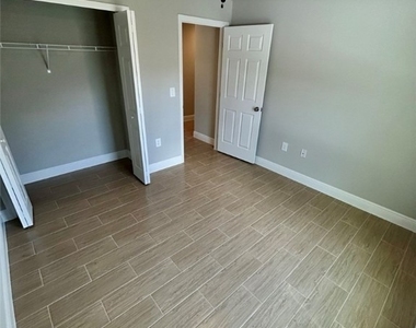 2330-2332 Hoople Street - Photo Thumbnail 9