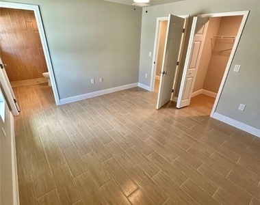 2330-2332 Hoople Street - Photo Thumbnail 5