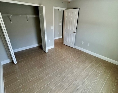 2330-2332 Hoople Street - Photo Thumbnail 13