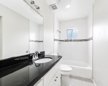 1711 Fourcade Street - Photo Thumbnail 5