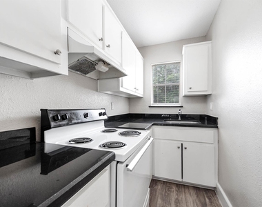 1711 Fourcade Street - Photo Thumbnail 4