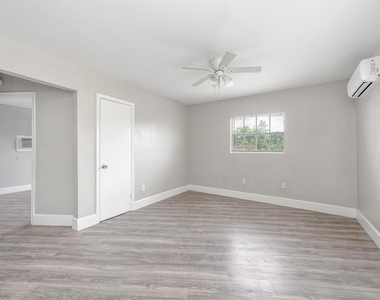 1711 Fourcade Street - Photo Thumbnail 2