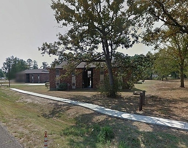 1600 N Houston Street - Photo Thumbnail 1