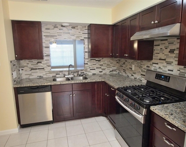 15312 Gorham Dr - Photo Thumbnail 7
