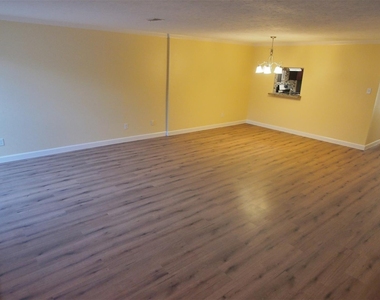 15312 Gorham Dr - Photo Thumbnail 5