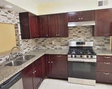 15312 Gorham Dr - Photo Thumbnail 6