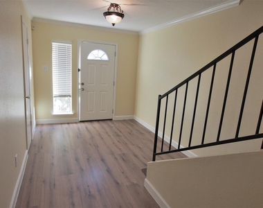 15312 Gorham Dr - Photo Thumbnail 2