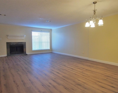 15312 Gorham Dr - Photo Thumbnail 3