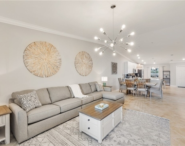 43041 Greenway Boulevard - Photo Thumbnail 6