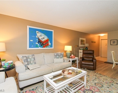 1020 Palm View Drive - Photo Thumbnail 15