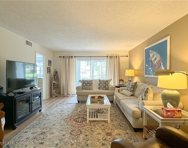 1020 Palm View Drive - Photo Thumbnail 10